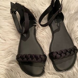 9 Wide Black Sandals